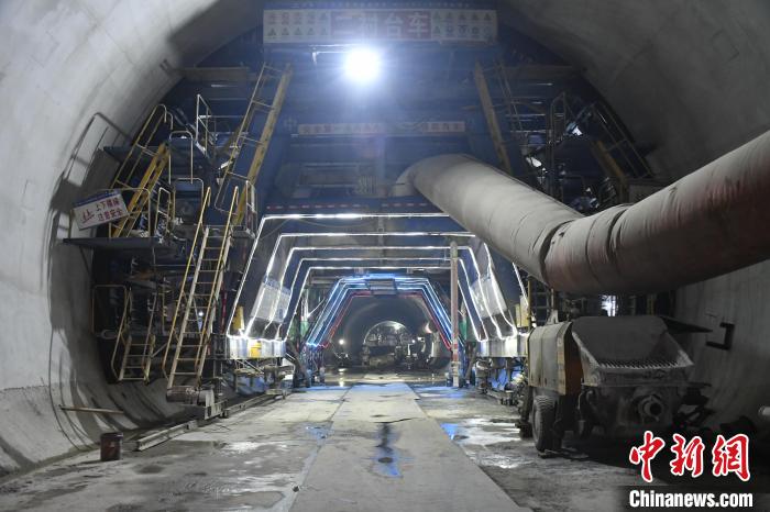 梅龙高铁建设稳步推进全线最长隧道掘进超七成