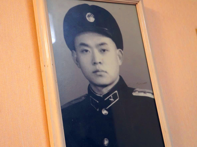 温忠毅老兵年轻时照片1_副本.jpg