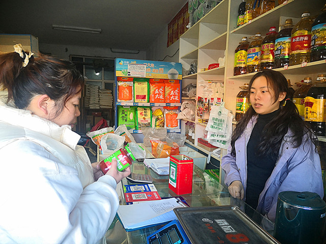 现场查看食品包装日期_副本.jpg