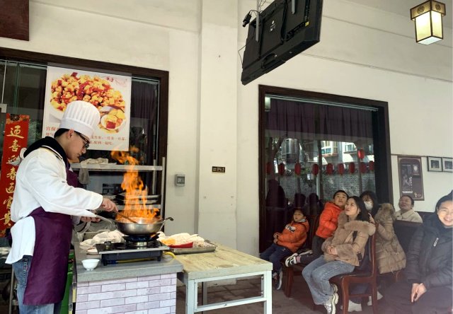 拜灶王学厨艺 徜徉成都川菜博物馆寻味中国年