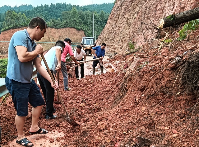 .清理道路边坡塌方_副本.jpg