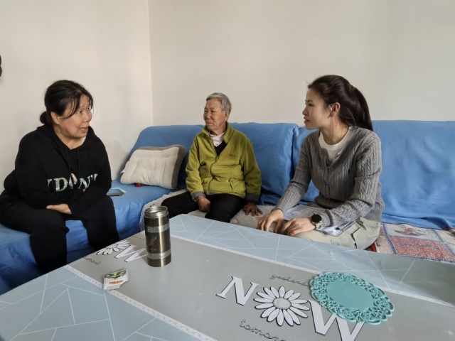 社区网格员走访入户，了解居民基本情况，收集困难诉求_副本.jpg