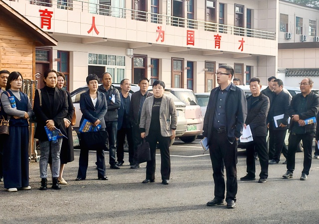 观摩_副本.jpg