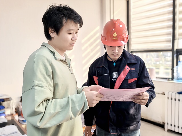 20241029 青年仲裁员送法入企_副本.jpg