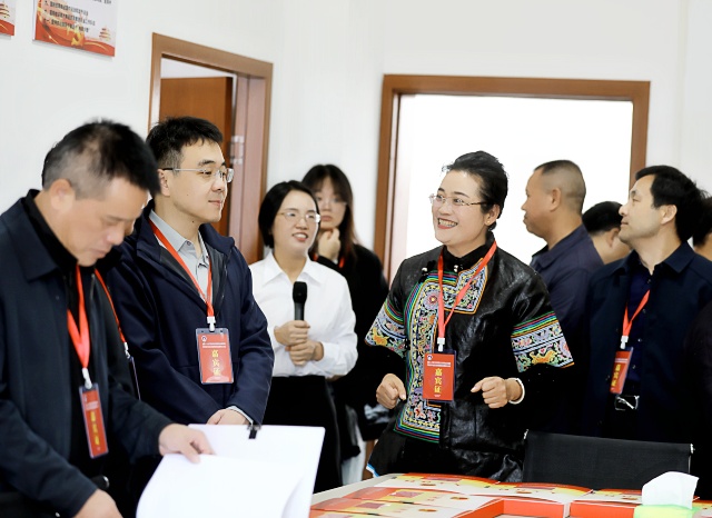 在龙形街道观摩 (3)_副本.jpg