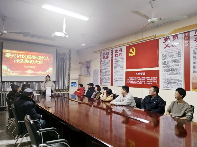 4.评选最美睦邻人活动-克拉玛依市白碱滩区三平路街道振兴社区 杨雨婷 供稿供图  联系电话：18009903291 审核人：刘祥贞_副本.jpg