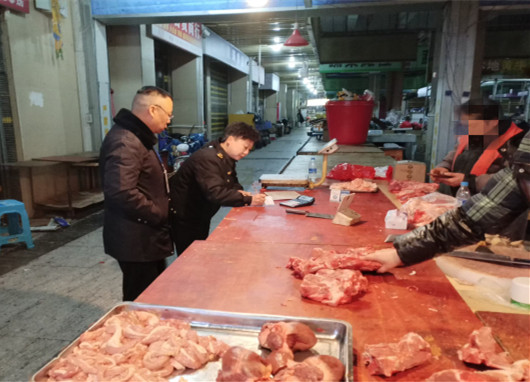 黎平县市场监督管理局开展违规使用“生鲜灯”专项整治行动 (1)_副本.jpg