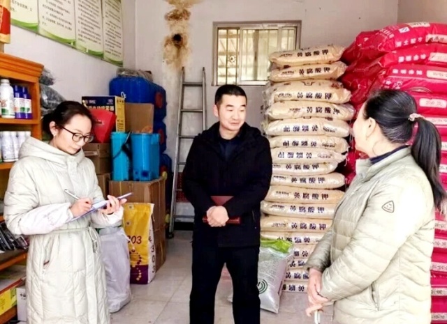张掖市临泽县板桥镇：农资检查护航春耕 守好粮食“源头安全”1_副本.jpg