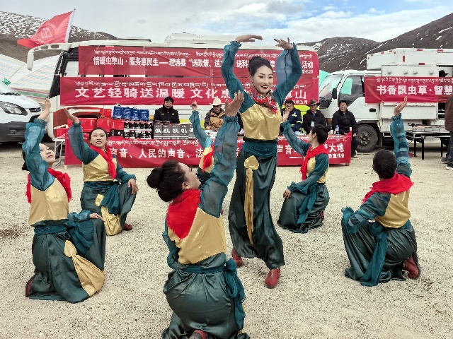 图为文艺演出2_副本.jpg